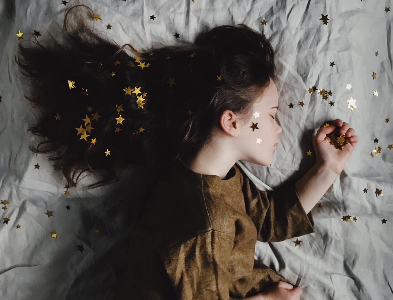 μυρτώ κάζη τα βράδια που κοιμάσαι σε βλέπω 