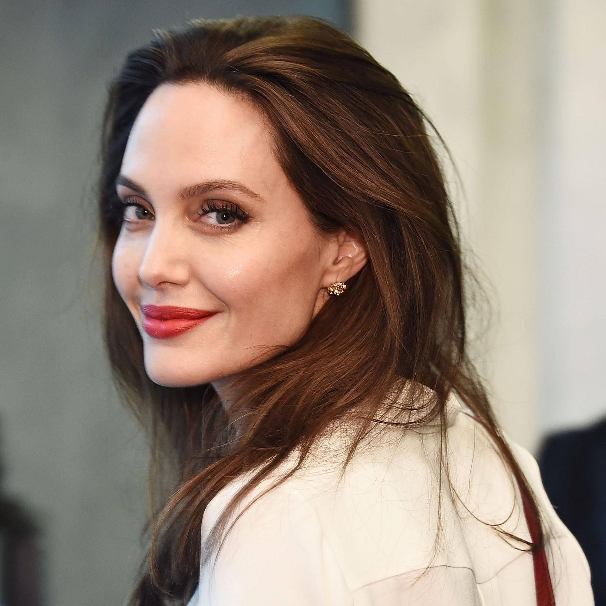 boom angelina jolie βιβλίο δικαιώματα παιδιών