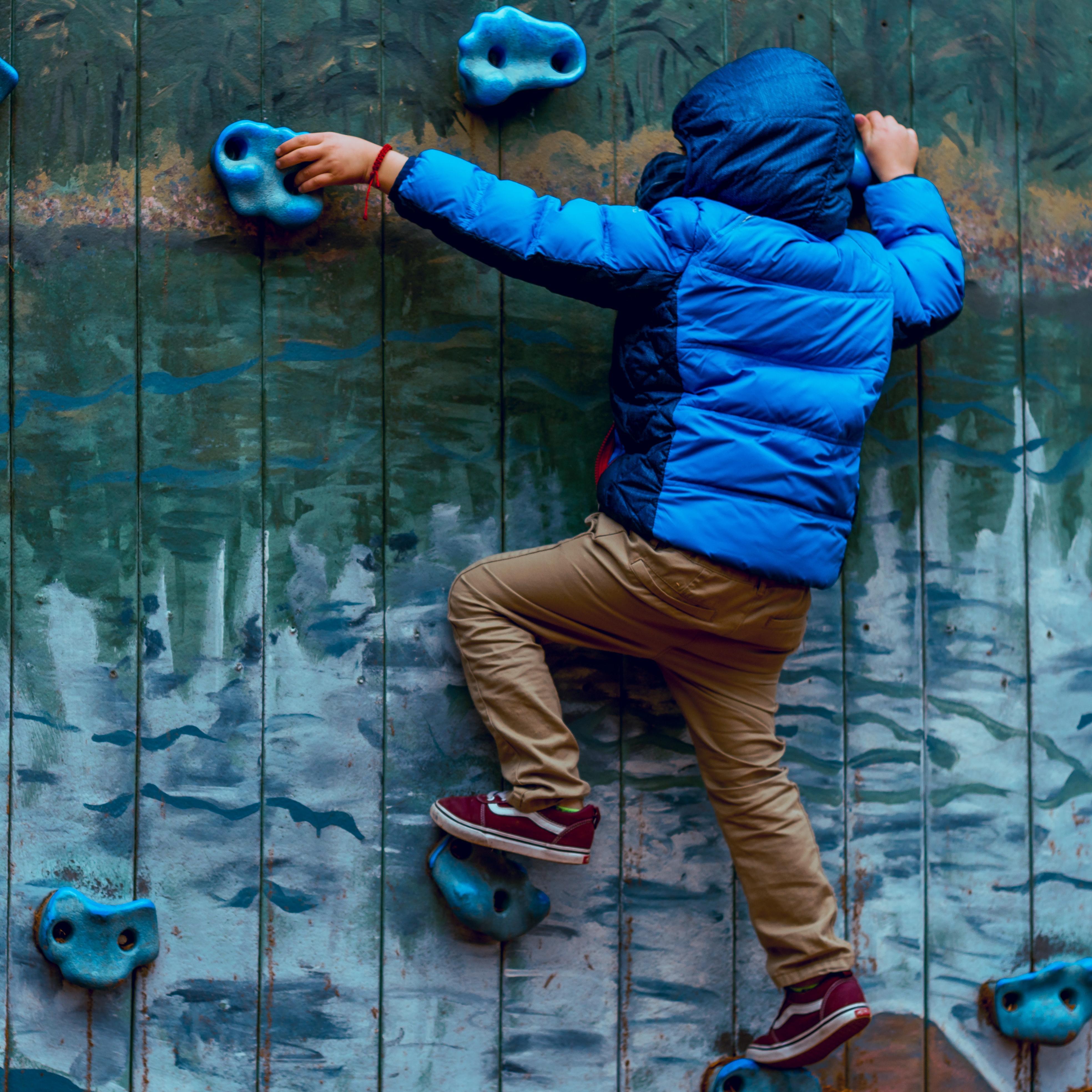 15 εναλλακτικές φράσεις για να πείτε στα παιδιά σας αντί για «πρόσεχε»