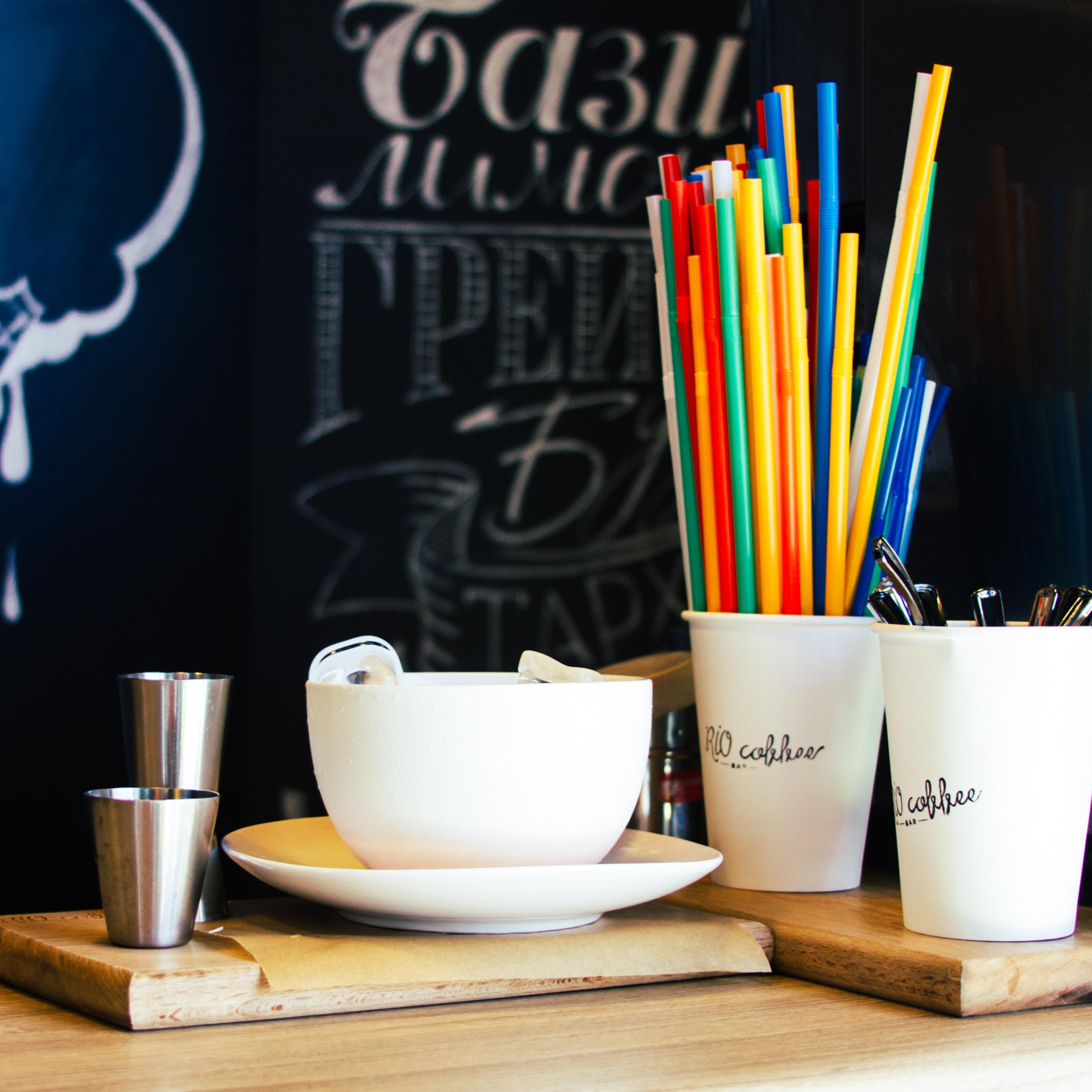 Ποια πλαστικά μιας χρήσης καταργούνται