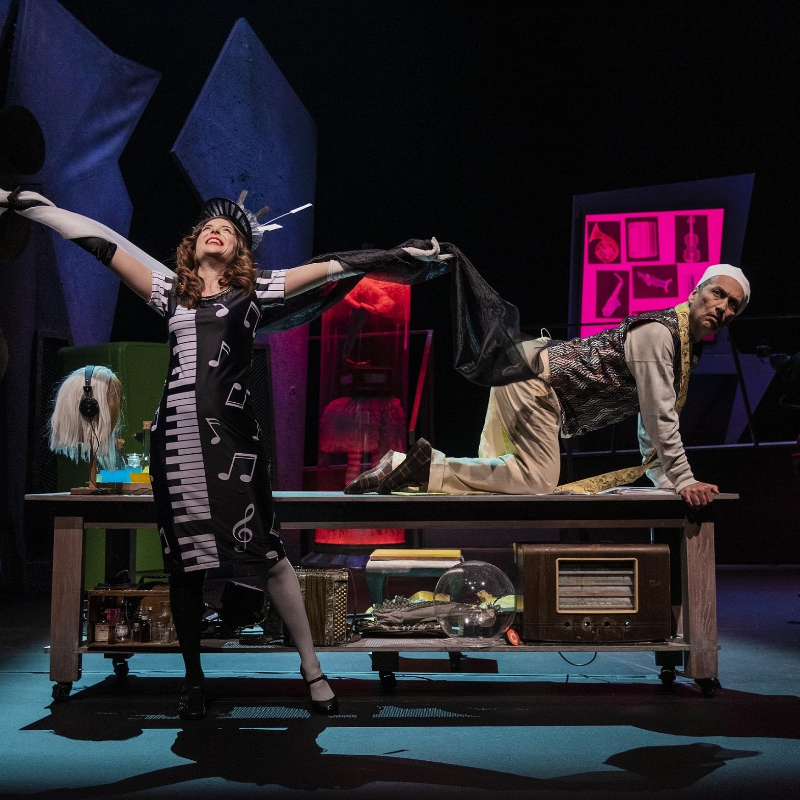 σιωπή ο βασιλιάς ακούει