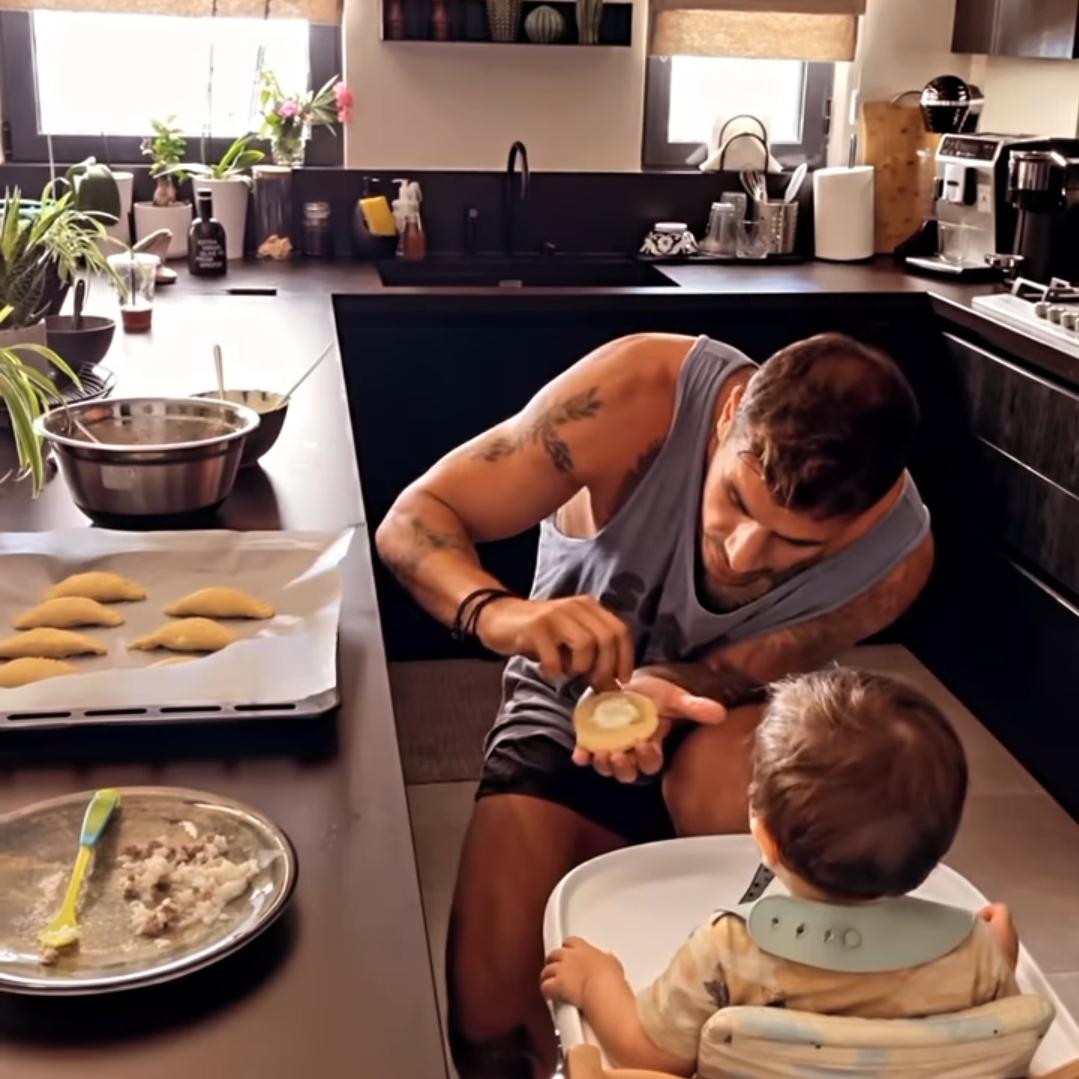 Άκης Πετρετζίκης