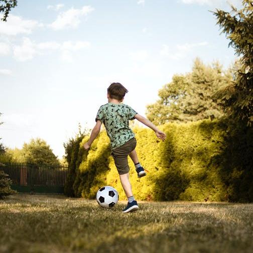 παιδί γεμάτο ενέργεια