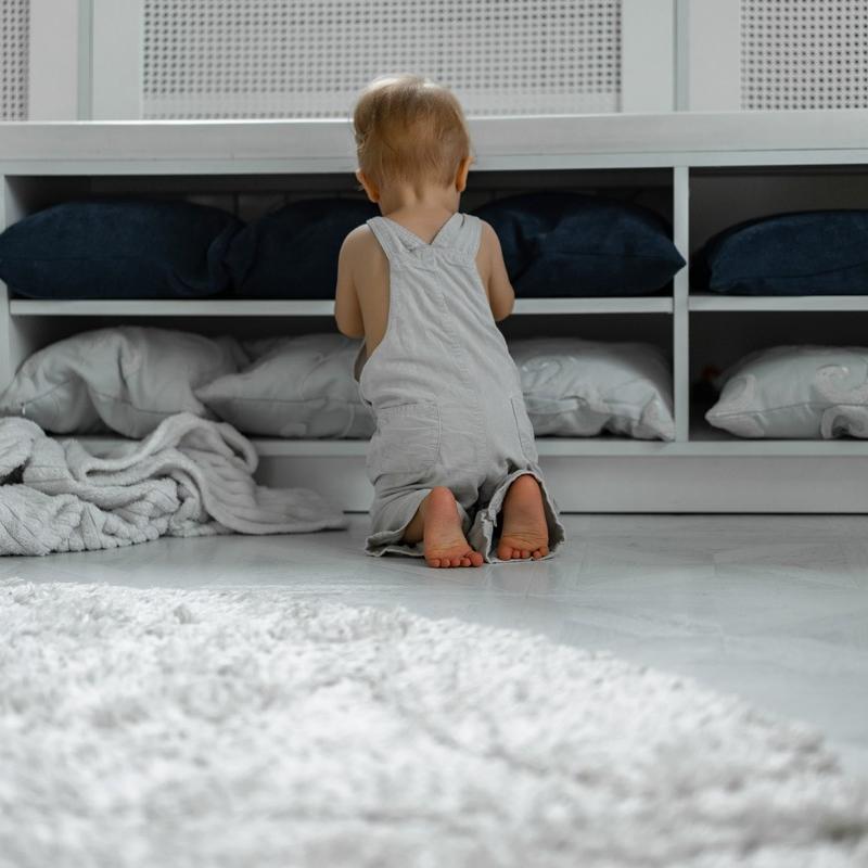 ξυπόλητο παιδί 