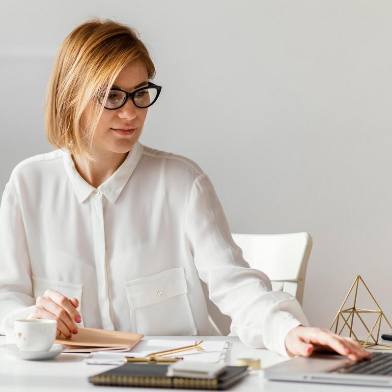 εργαζόμενη μαμά 