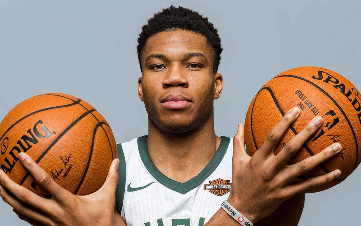 boom_antetokounbros_basket_academy