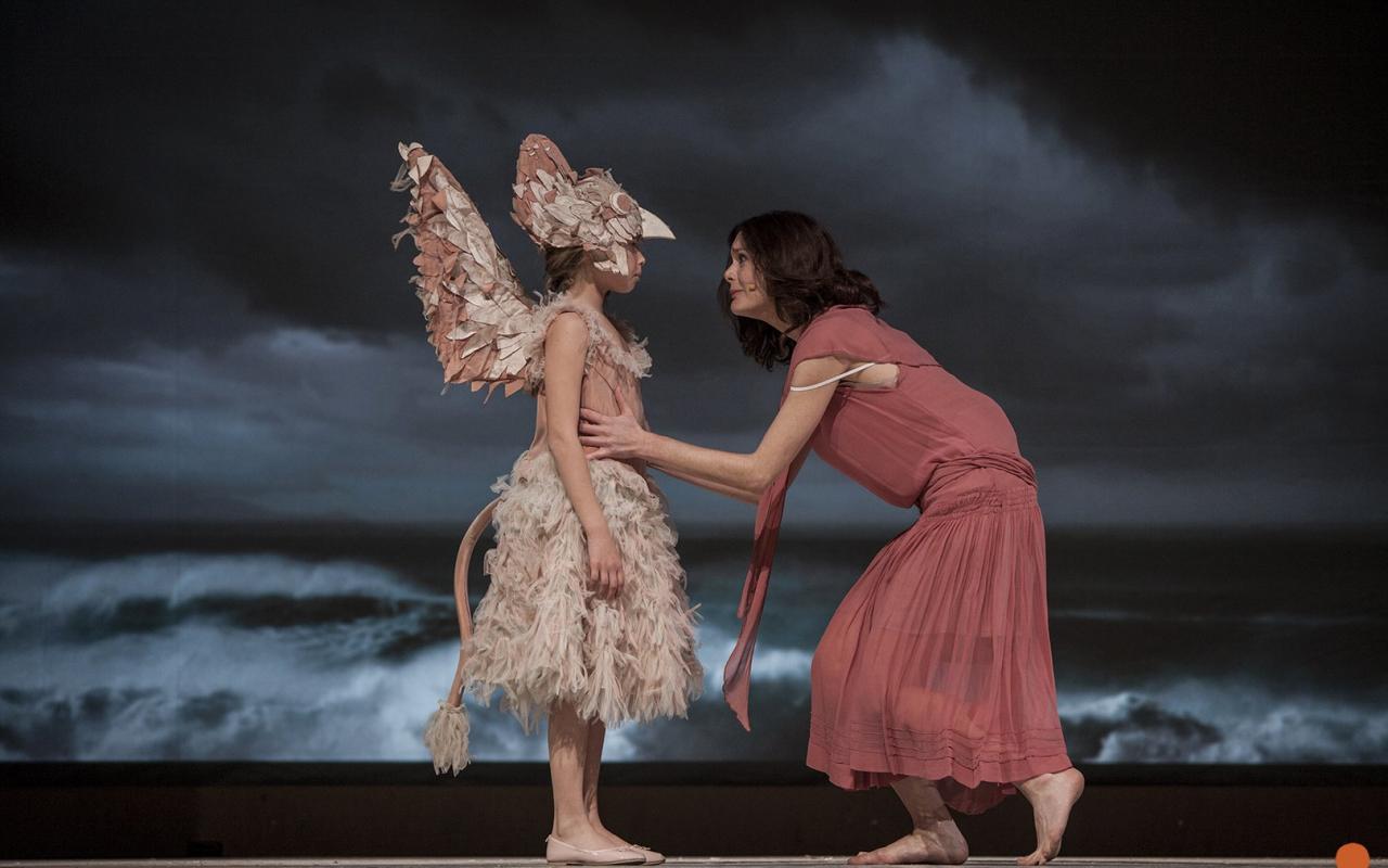 Online θεατρικές παραστάσεις | Mommies & Daddies go out #menoumespiti