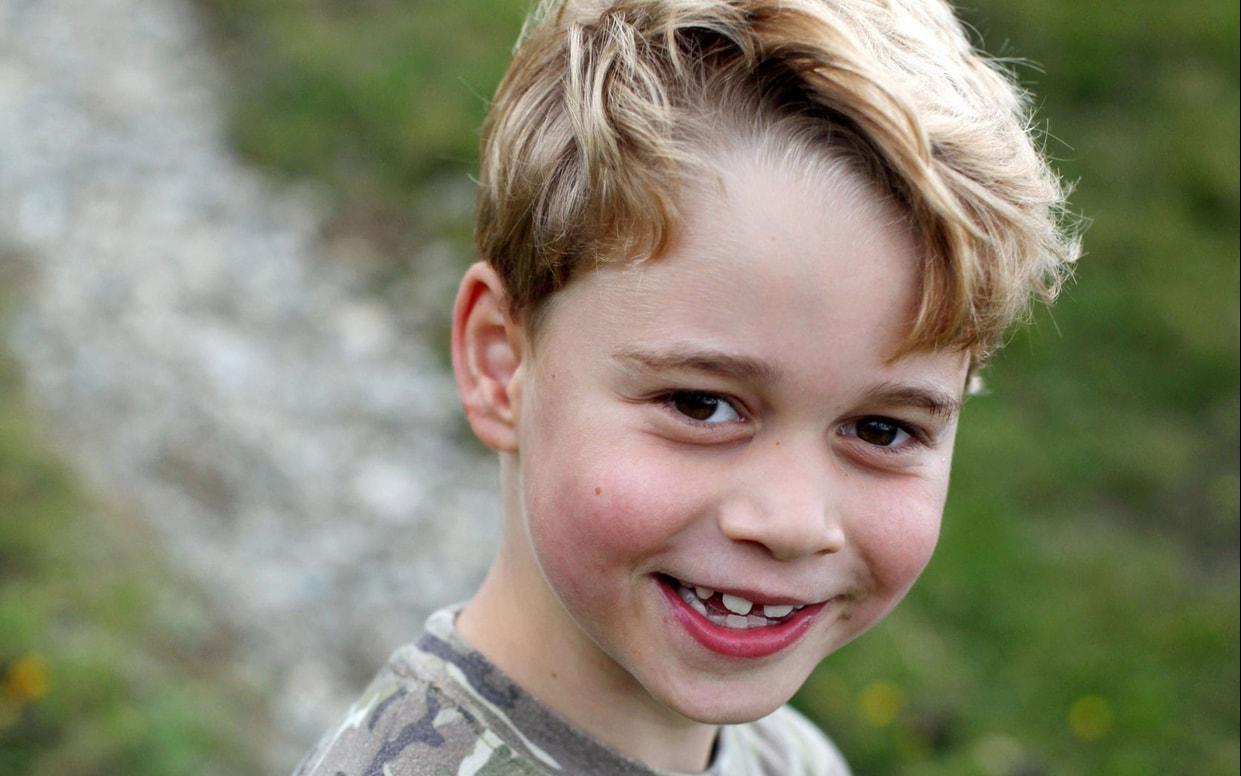 Ο πρίγκιπας George στο γήπεδο