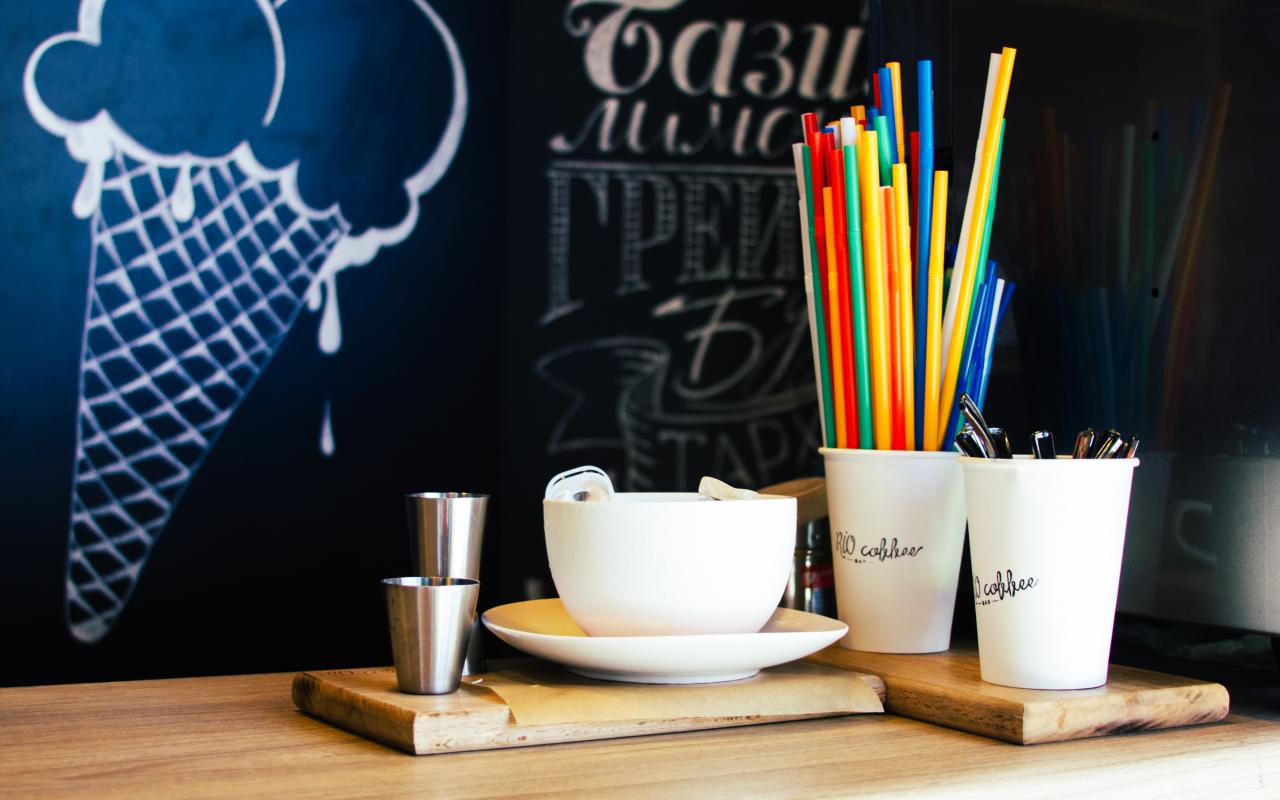 Ποια πλαστικά μιας χρήσης καταργούνται