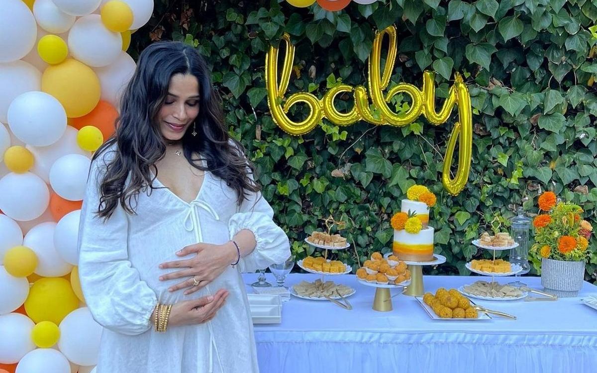 Η Freida Pinto μόλις έγινε μαμά! (Δείτε τις πρώτες φωτογραφίες)