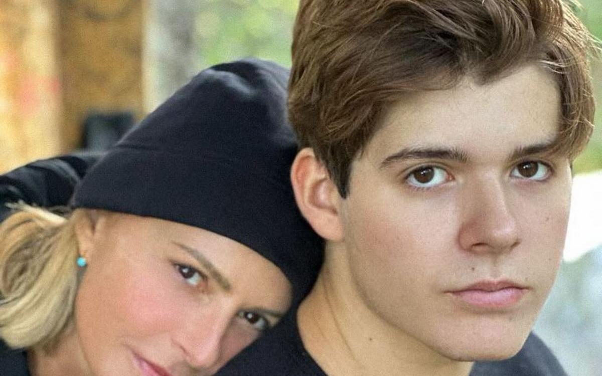 Τζένη Μπαλατσινού 