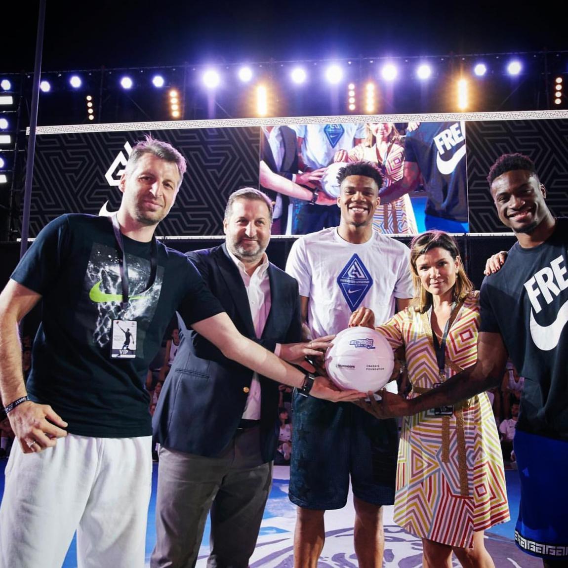 boom_antetokounbros_basket_academy