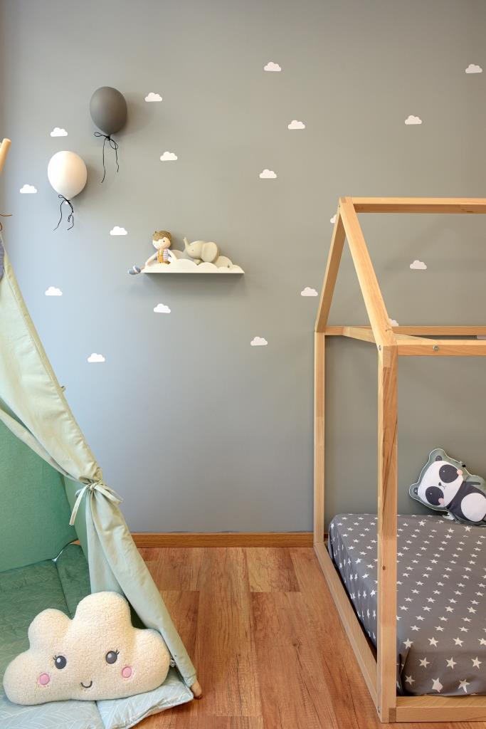 up up and away room balloons on the wall