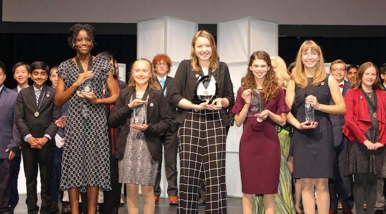 Η 14χρονη που βραβεύτηκε για την εφεύρεσή της στον τομέα της οδικής ασφάλειας