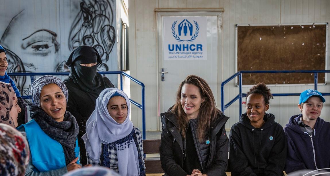 boom angelina jolie μαμά παιδιά