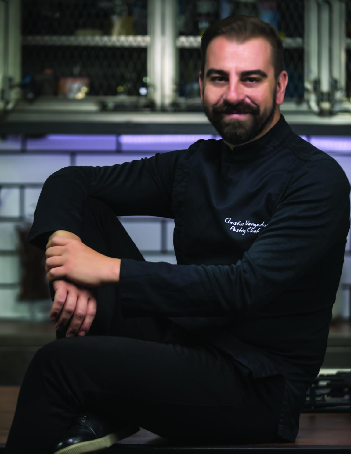 Γλυκά χωρίς ζάχαρη, αυγά, αλεύρι ή και χρόνο; Ο Χρήστος Βέργαδος μάς ξεναγεί σε έναν κόσμο με φανταστικά γλυκά όπου όλα γίνονται!