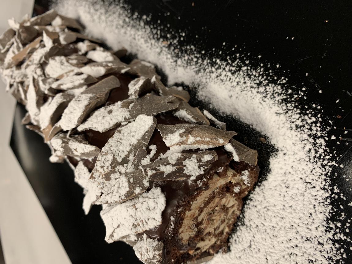 Γλυκά χωρίς ζάχαρη, αυγά, αλεύρι ή και χρόνο; Ο Χρήστος Βέργαδος μάς ξεναγεί σε έναν κόσμο με φανταστικά γλυκά όπου όλα γίνονται!