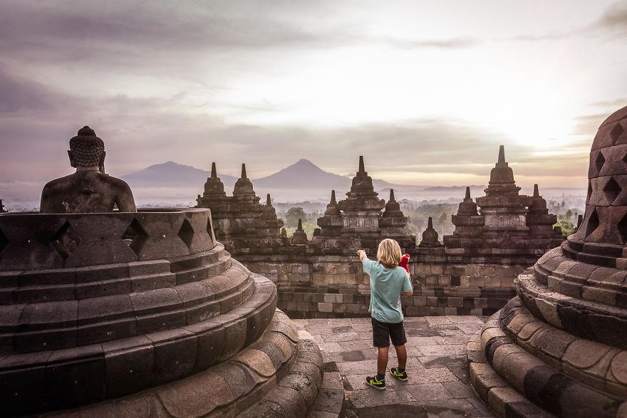 boom οικογένεια πούλησε τα πάντα για να ταξιδέψει στον κόσμο
