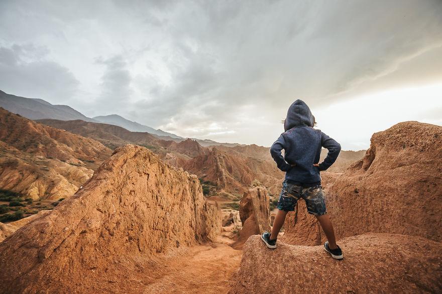 boom οικογένεια πούλησε τα πάντα για να ταξιδέψει στον κόσμο