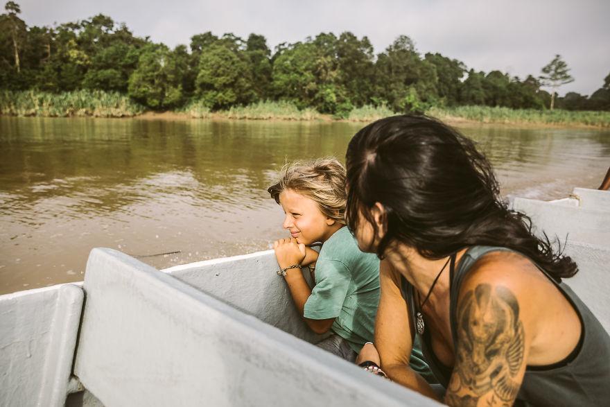 boom οικογένεια πούλησε τα πάντα για να ταξιδέψει στον κόσμο