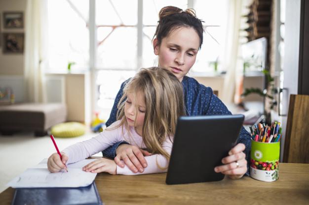 boom γονείς καραντίνα
