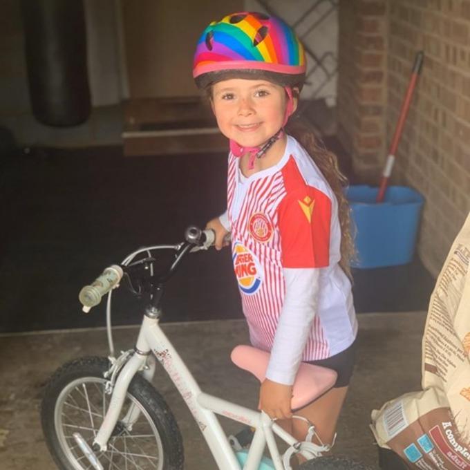 boom betty ποδήλατο για έρανο