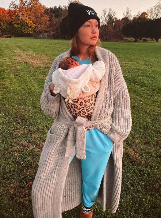 boom gigi hadid χριστούγεννα κόρη